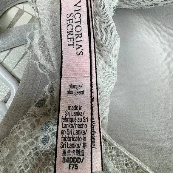 Victoria’s Secret Women’s Plunge Bra Light Blue with Lace Overlay Size 34DDD - Picture 6 of 7